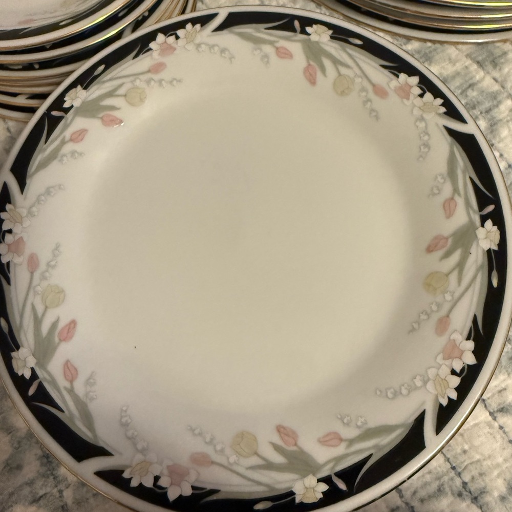 Floral Pattern Dinner Plate